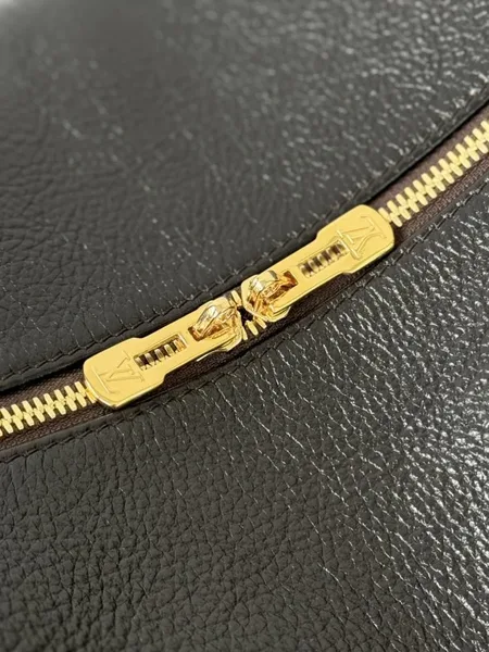 Louis Vuitton Express Bag product view 3
