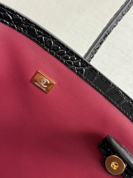 Chanel Tote Bag Crocodile Embossed Calfskin SS26 Collection product view 9