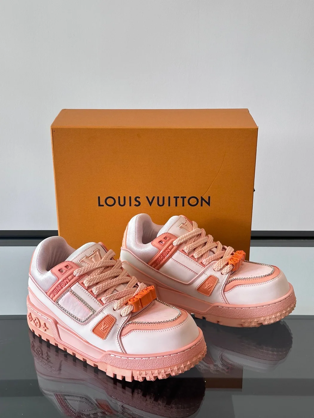 Louis Vuitton Men Pink Leather And Mesh Sneakers product view 5