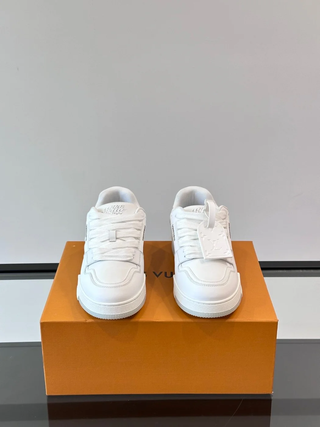 Louis Vuitton Men White Leather Sneakers product view 2