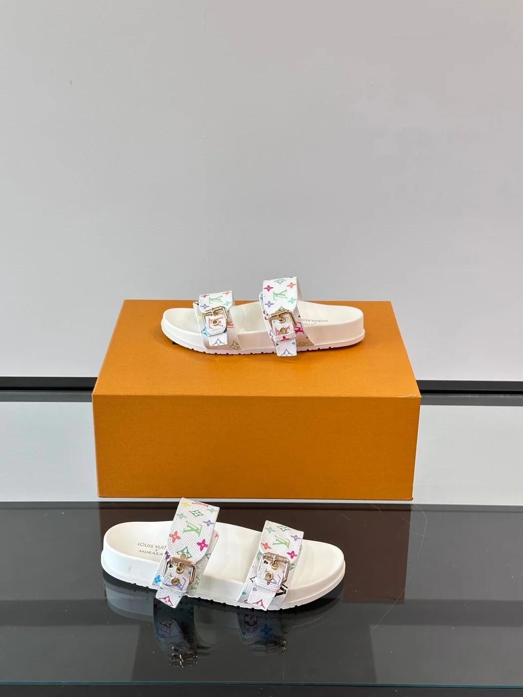 Louis Vuitton Men White Multicolor Pattern Leather Sandals product view 4