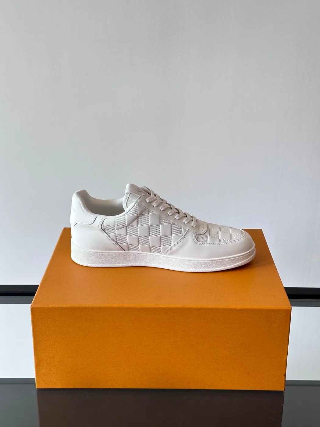 Louis Vuitton Men White Leather Sneakers product view 6