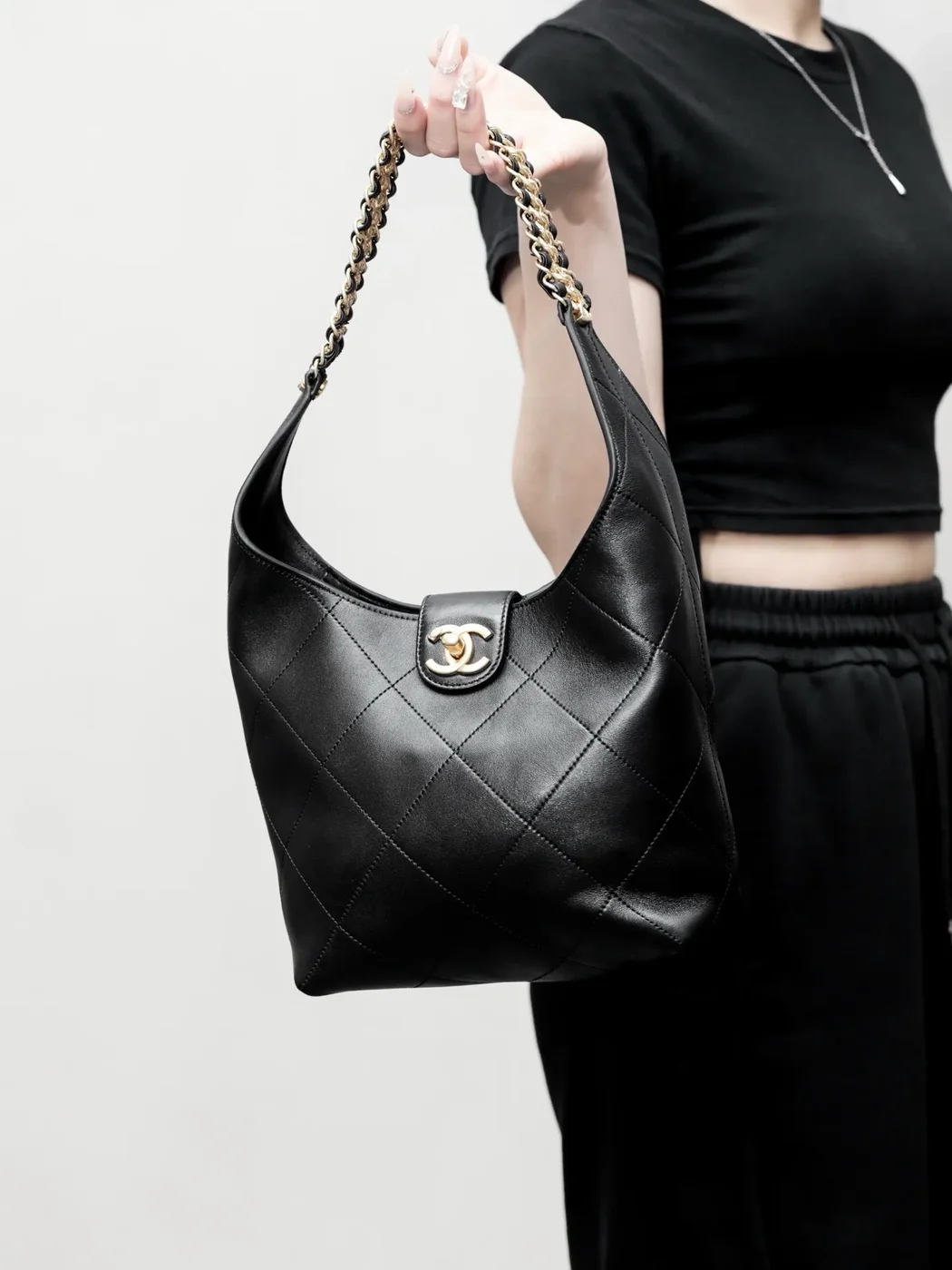 Chanel 25P Hobo bag in black lambskin product view 5