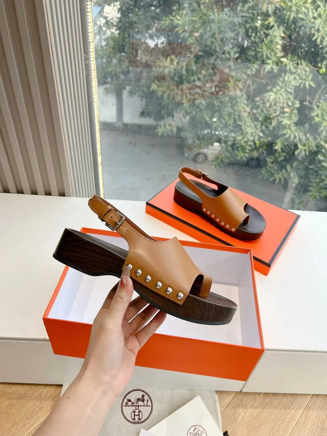 Hermès Women Brown Leather Slingback Sandals product view 4
