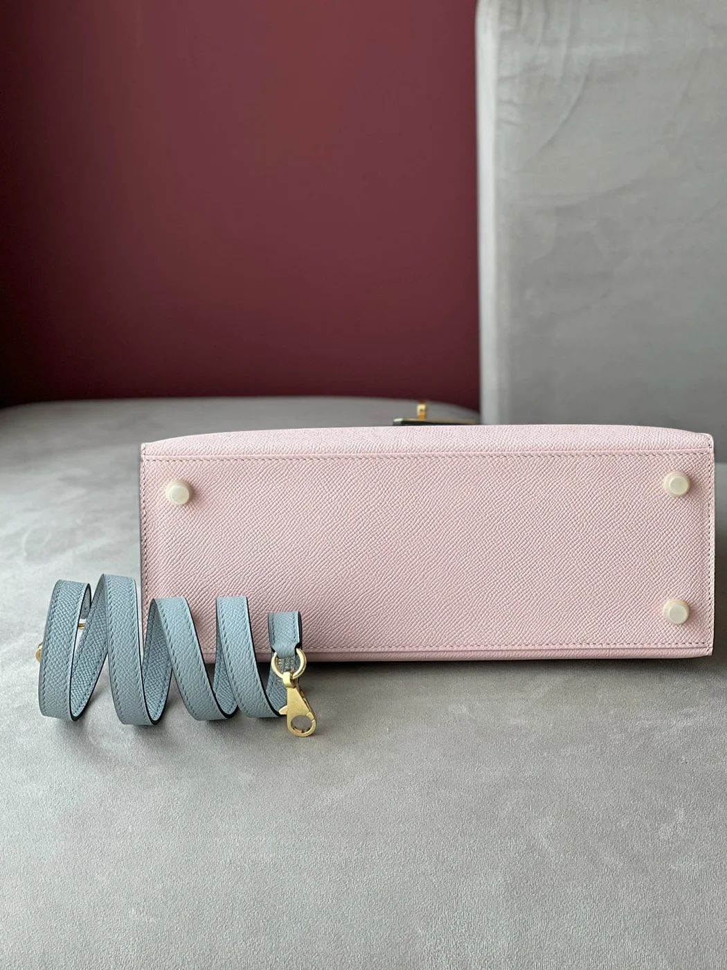 Hermès Kelly 25 Rose Sakura  Gris Perle Chèvre Epsom Leather Gold Hardware Bag product view 6