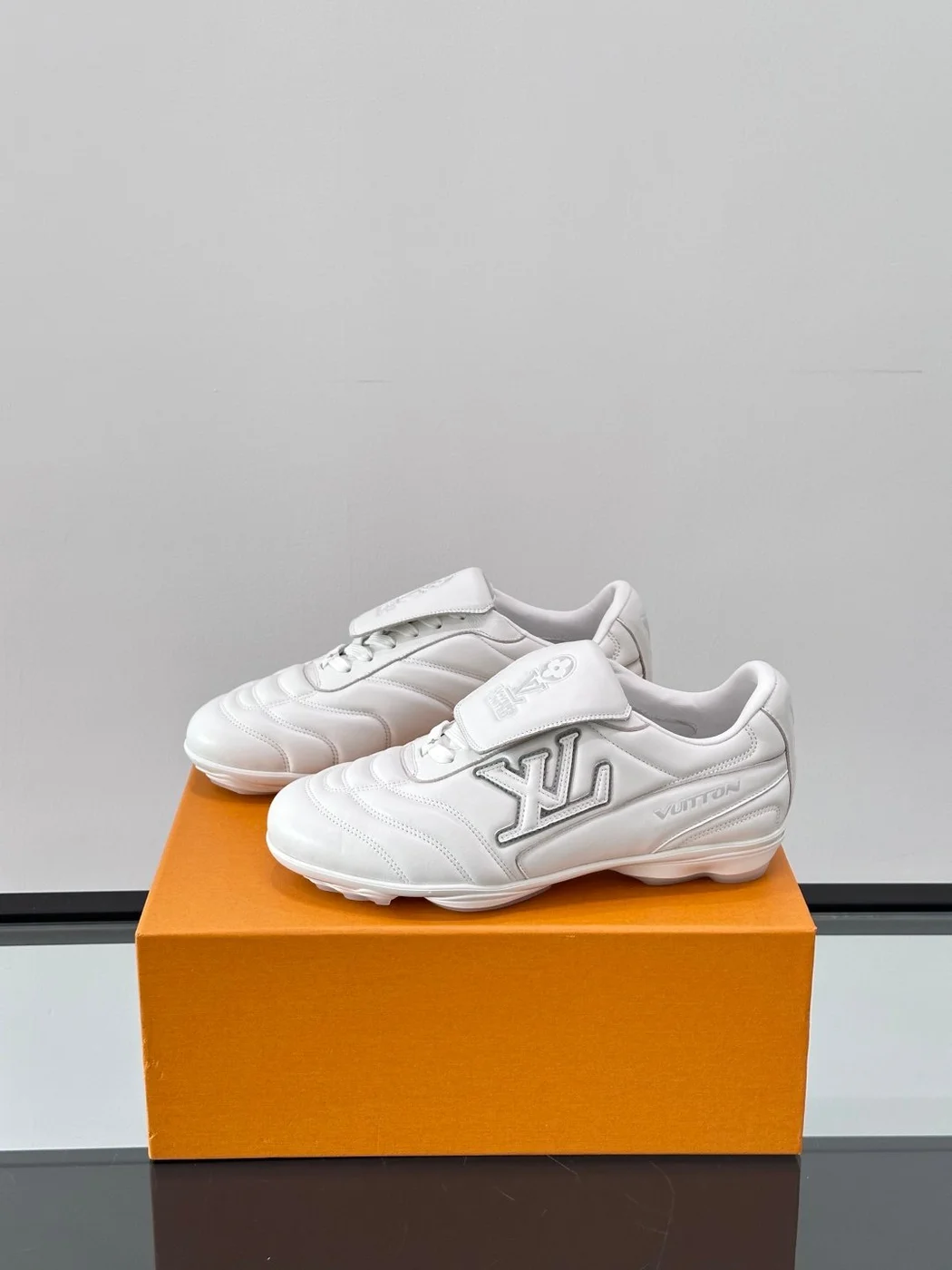 Louis Vuitton Men White Leather Sneakers product view 3