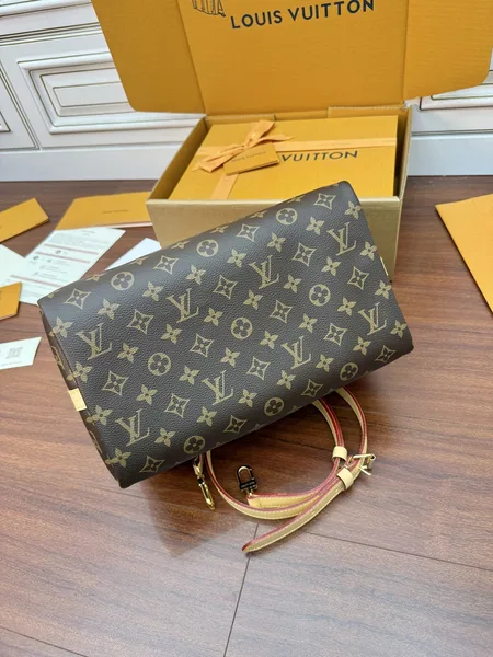 Louis Vuitton Speedy Bandoulière 25 Handbag in Monogram product view 3