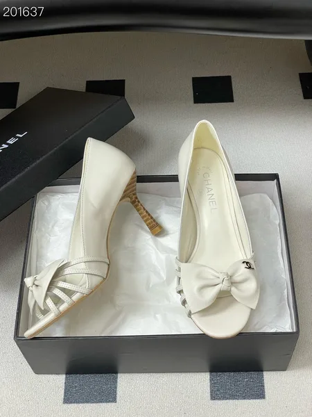 Chanel bow heels product view 1