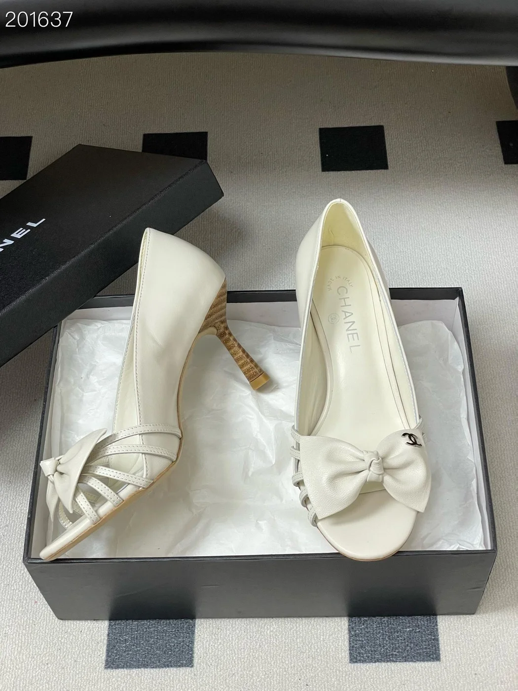 Chanel bow heels product view 1
