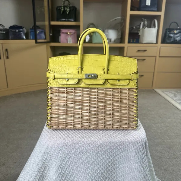 Hermès Birkin 25 cm Amber Yellow Crocodile Leather Bag product view 1