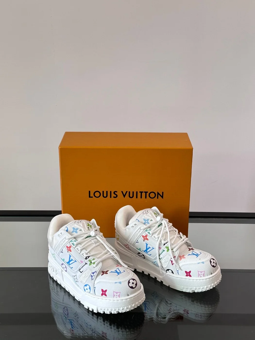 Louis Vuitton Men White Leather Multicolor Pattern Sneakers product view 5