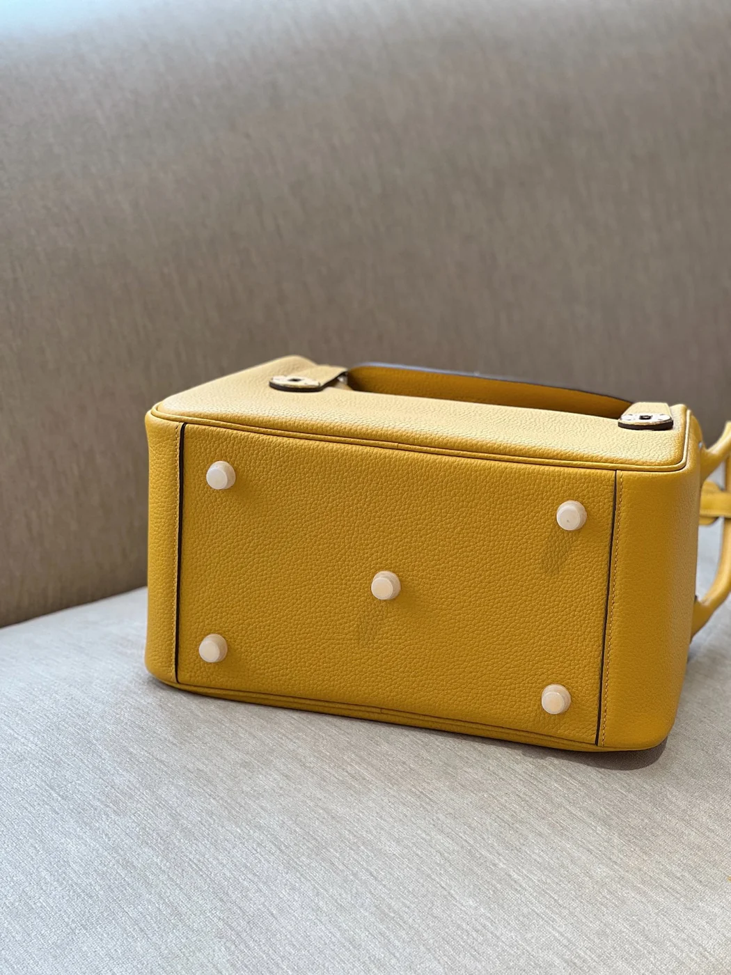 Hermès Lindy 26 Yellow Gold Hardware Bag product view 6