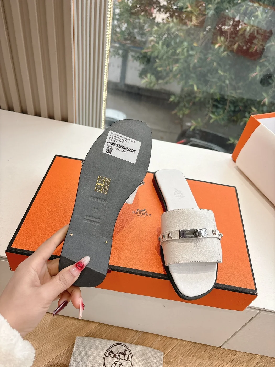 Hermès Women White Leather Slide Sandals product view 2
