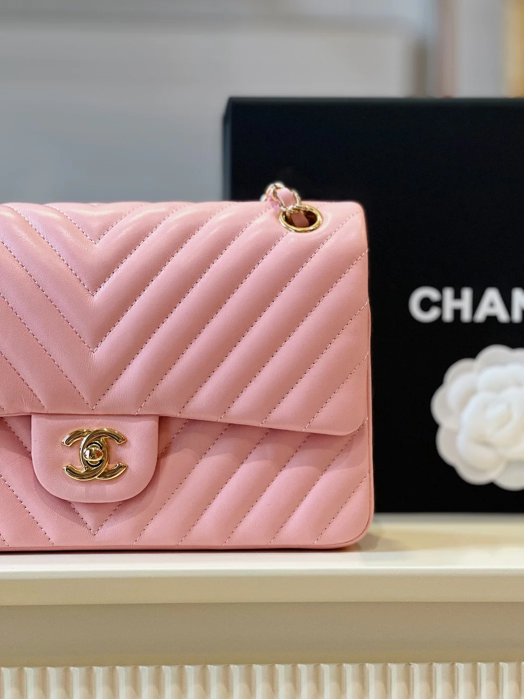 Chanel Classic Handbags V-Pattern Pink Lock Gold 23 cm product view 4