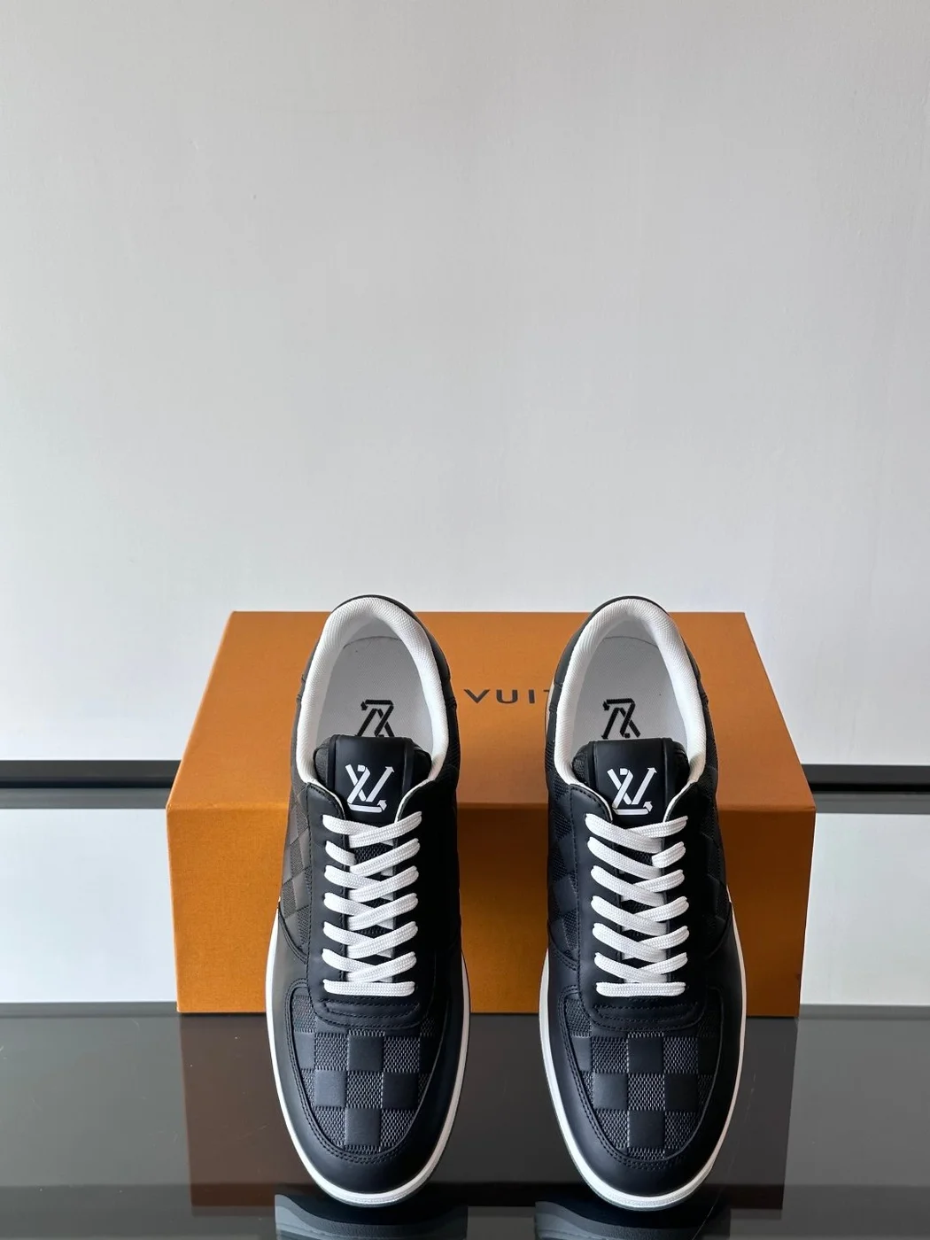 Louis Vuitton Men Black Leather Checkerboard Sneakers product view 6