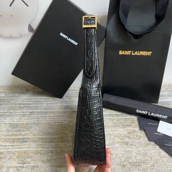 Saint Laurent Le 5 À 7 Green Crocodile-effect Leather Shoulder Bag In Black product view 3