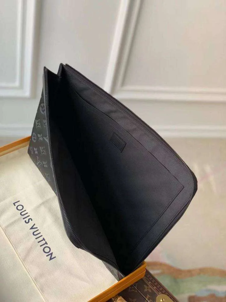 Louis Vuitton Handbag Men’s Black With Wallet 25 cm product view 4