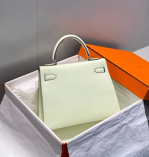 Hermès Kelly 28 cm In Vert Fizz Swift Silver Hardware Bag product view 3