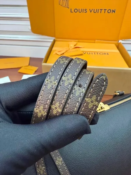 Louis Vuitton express PM Black Bag product view 6