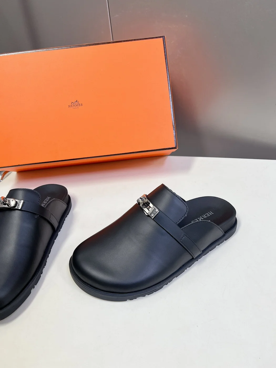 Hermès Women Black Leather Mules product view 4