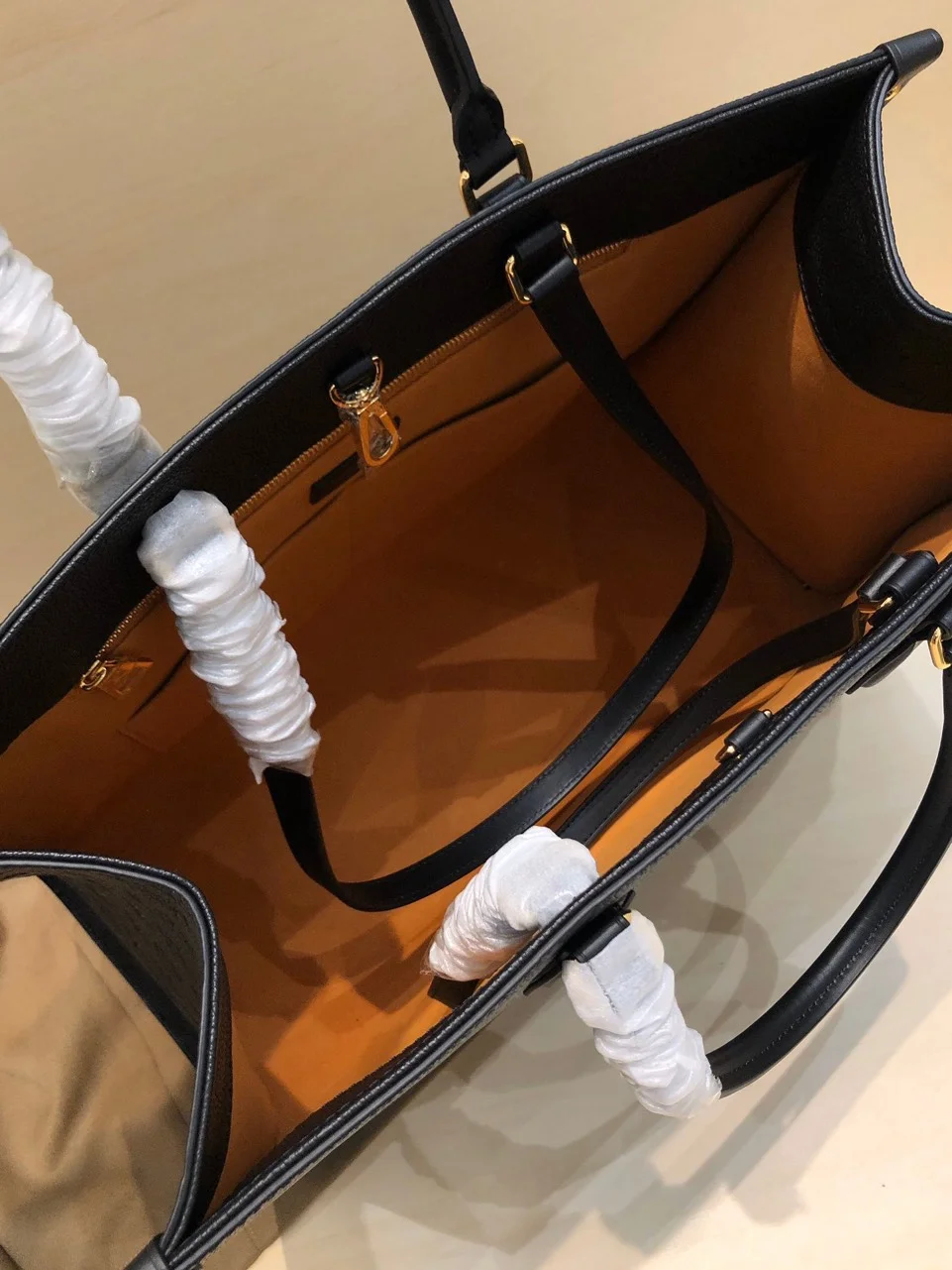 Louis Vuitton On The Go PM Tote Bag Black Handbags 35 cm product view 6