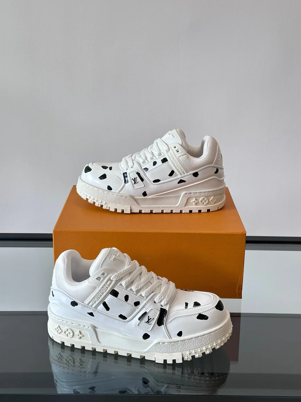 Louis Vuitton Men White Leather Black Spot Sneakers product view 4
