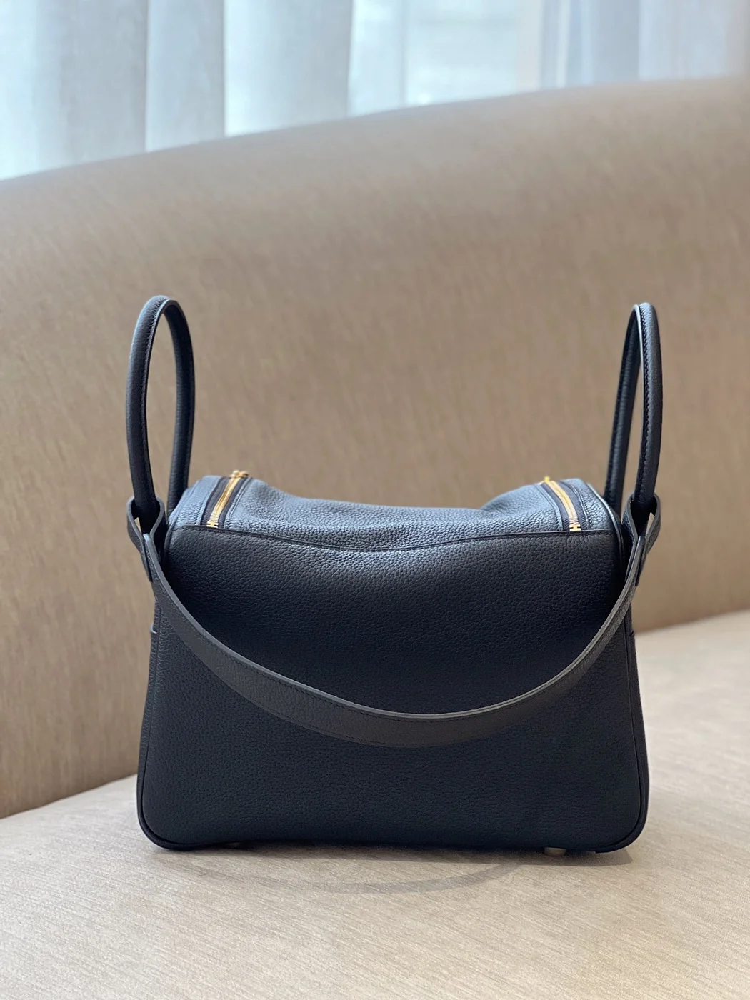Hermès Lindy 26 Black Gold Hardware Bag product view 3