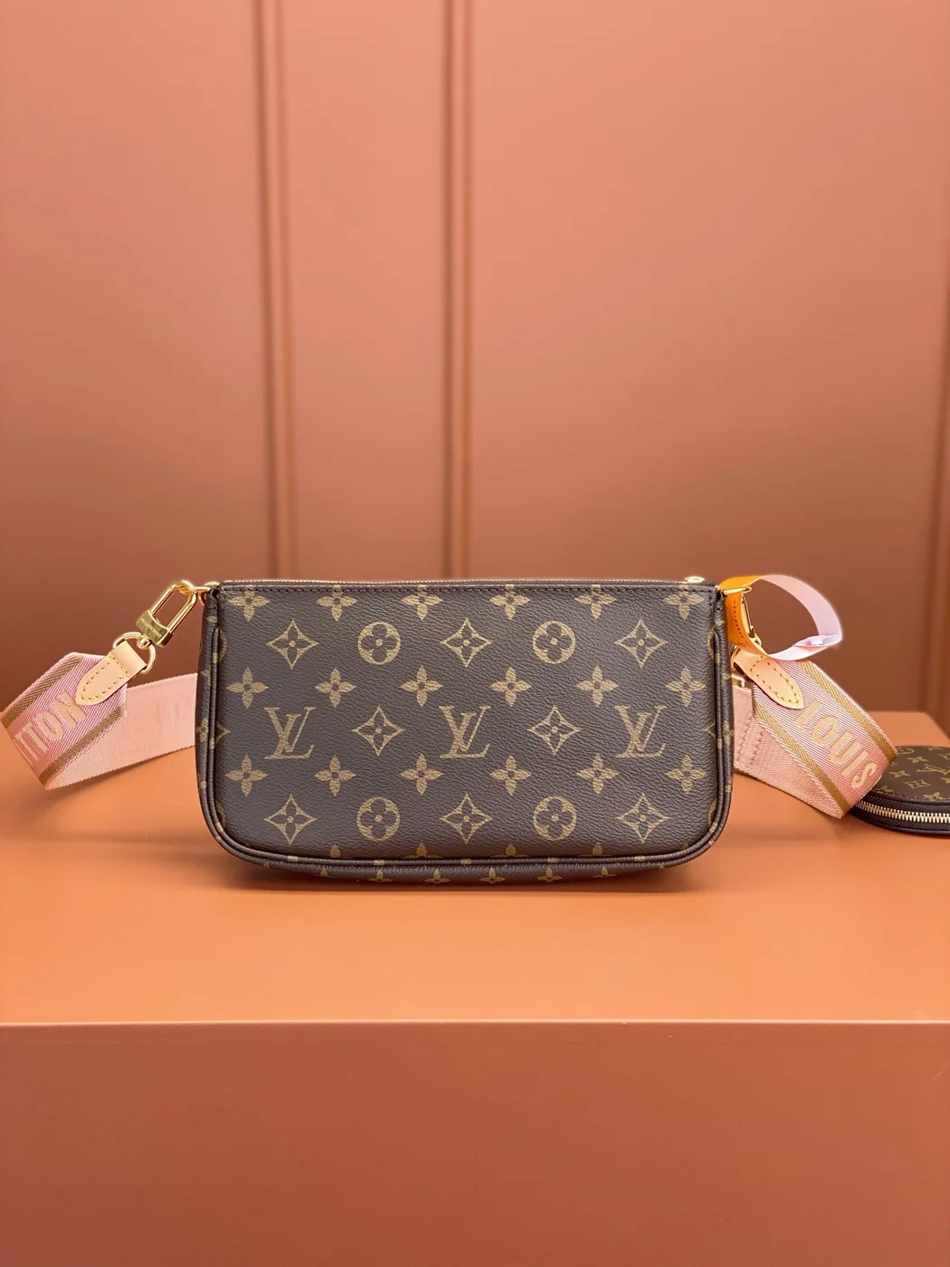 Louis Vuitton Multi Pochette Handle Monogram Handbags 24x16x6cm product view 5