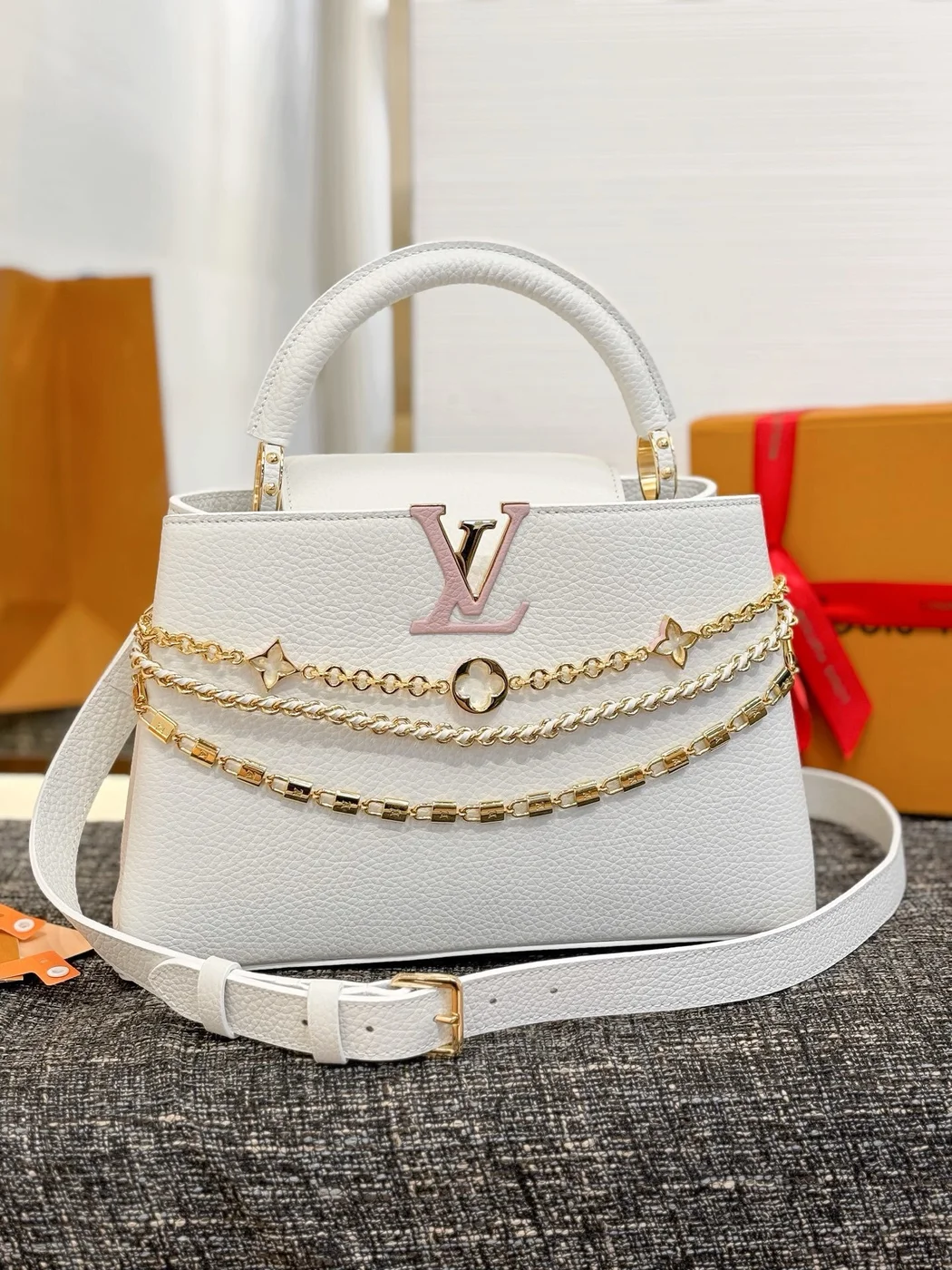 Louis Vuitton Capucines BB handbag in white Taurillon leather product view 1