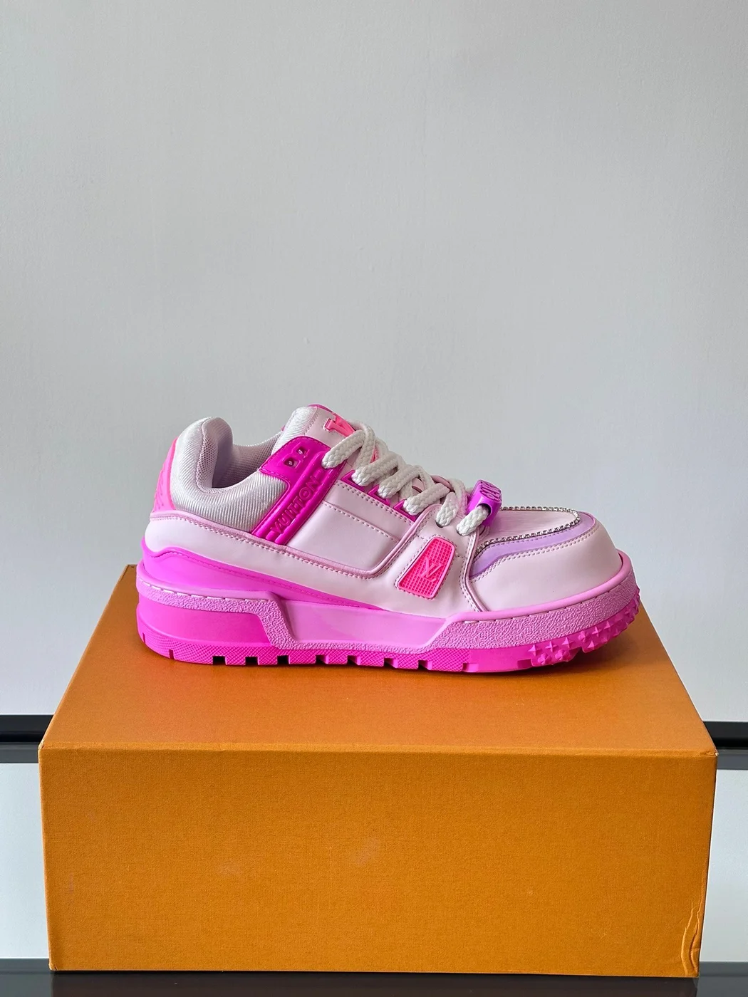 Louis Vuitton Men Pink Leather And Mesh Sneakers product view 6