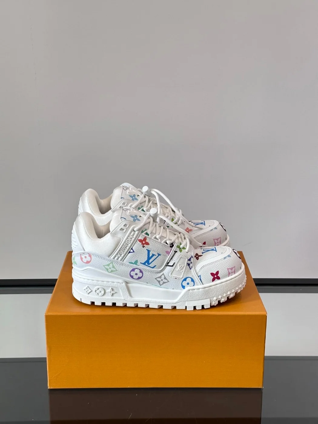 Louis Vuitton Men White Leather Multicolor Pattern Sneakers product view 1
