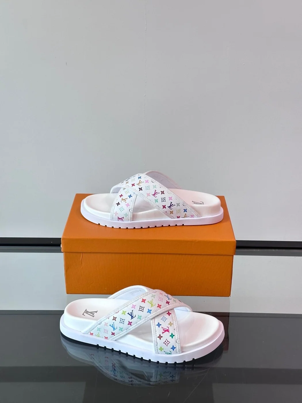 Louis Vuitton Men White Multicolor Leather Slides product view 4