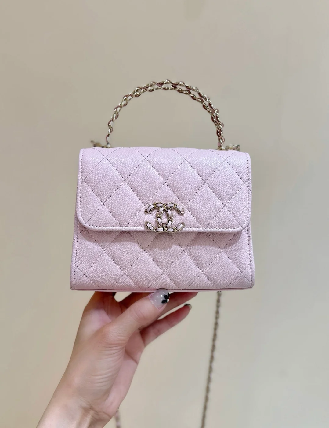 Chanel 25S Double C Logo Diamond Shiny Calfskin Bag product view 1