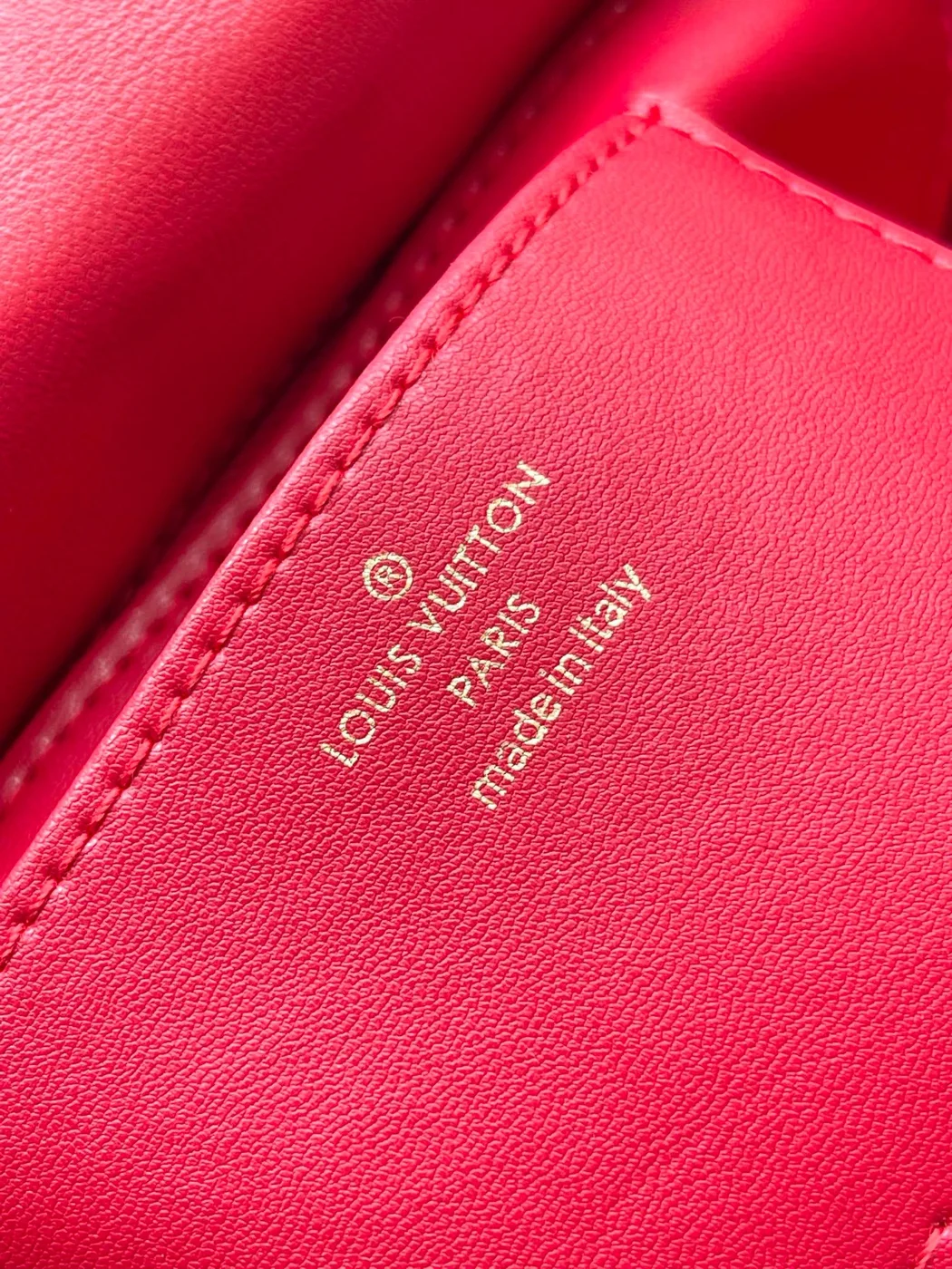 Louis Vuitton Twist Woman’s Red Handbags Smooth Leather 23 cm product view 7