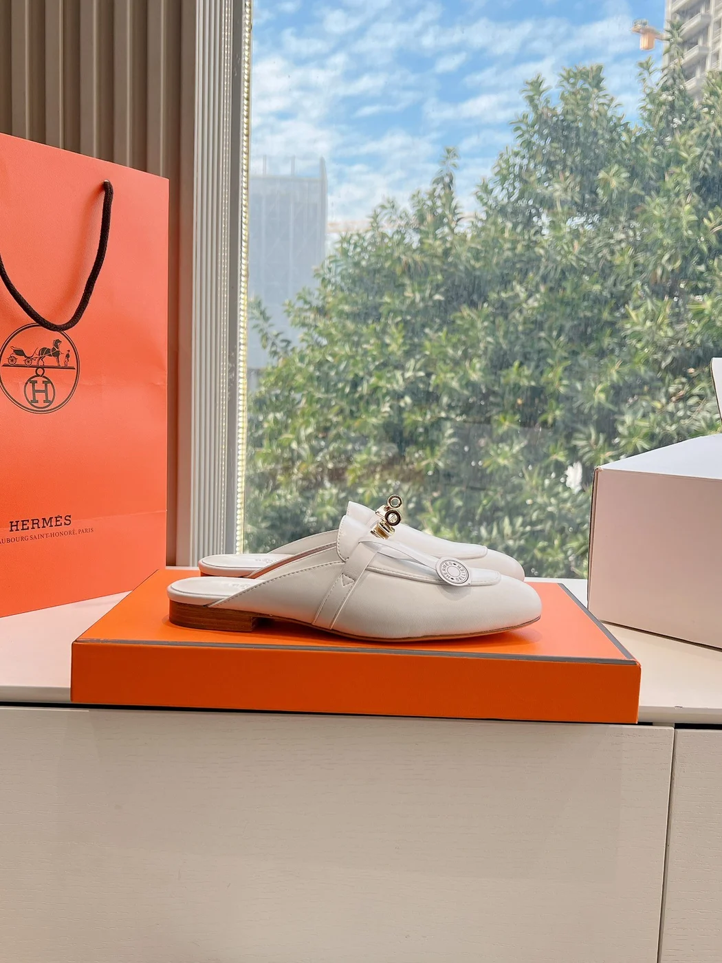 Hermès Women White Leather Mules product view 2