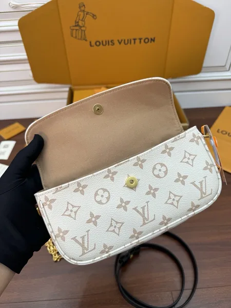 Louis Vuitton Wallet On Chain Ivy M83091 Bag product view 3