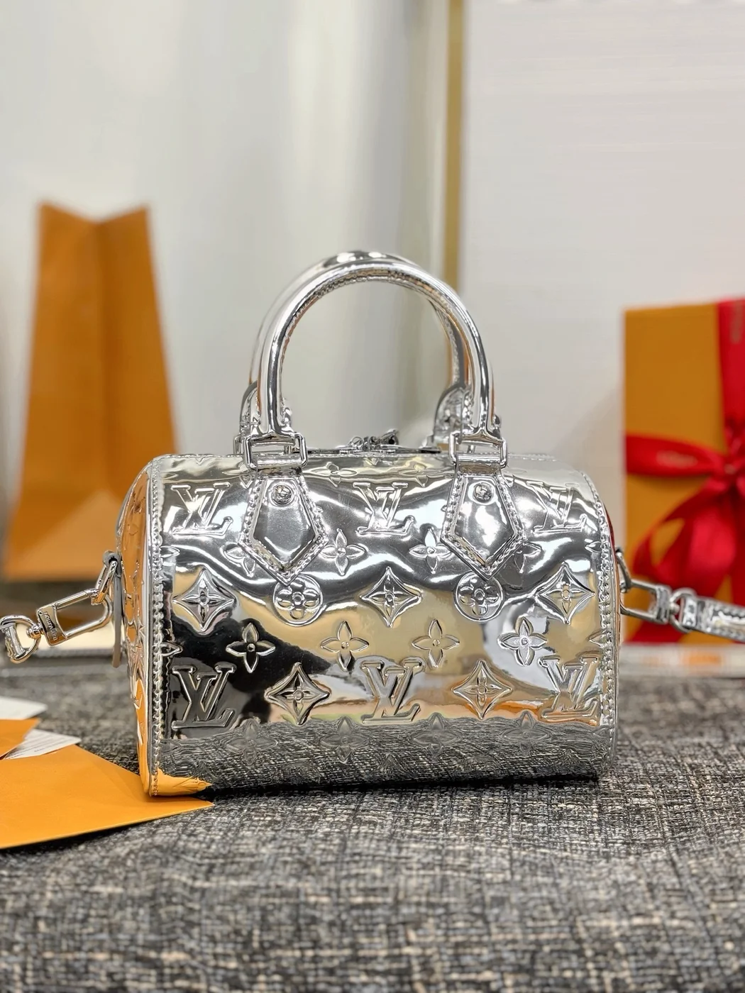 Louis Vuitton Speedy Bandoulière 20 bag product view 6