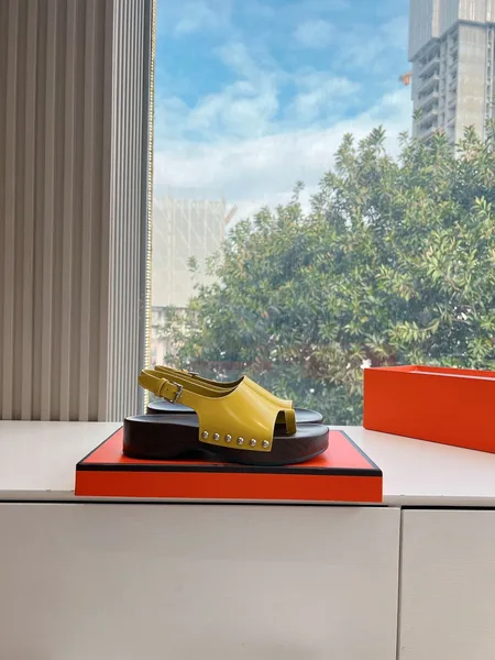 Hermès Women Yellow Leather Sandals product view 2