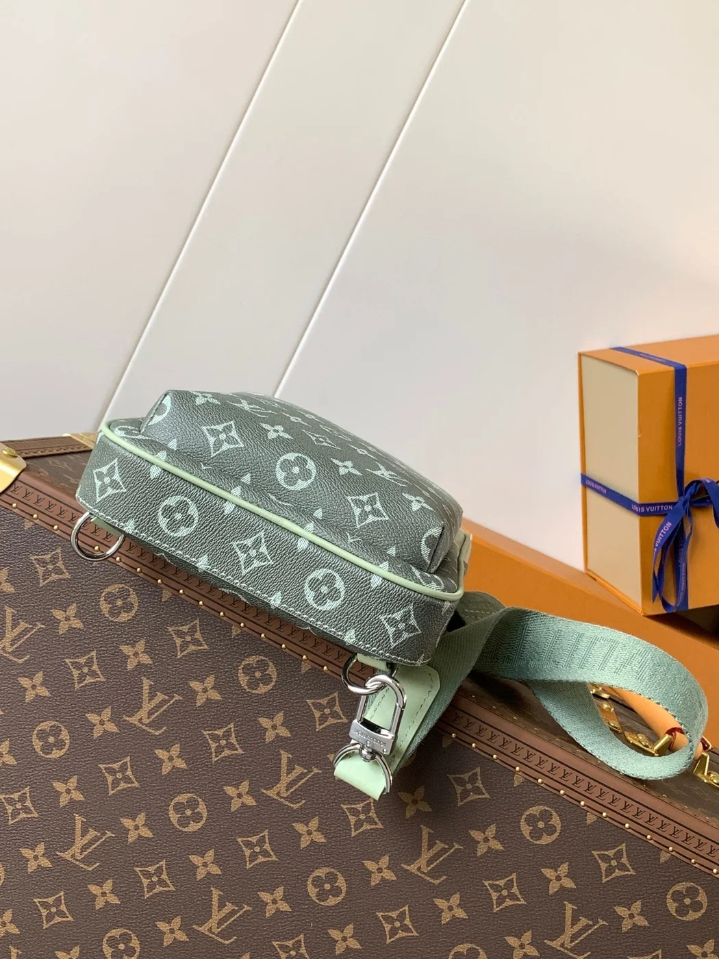 Louis Vuitton Avenue Slingbag 31 In White And Black Ombre Monogram Canvas Bag product view 3