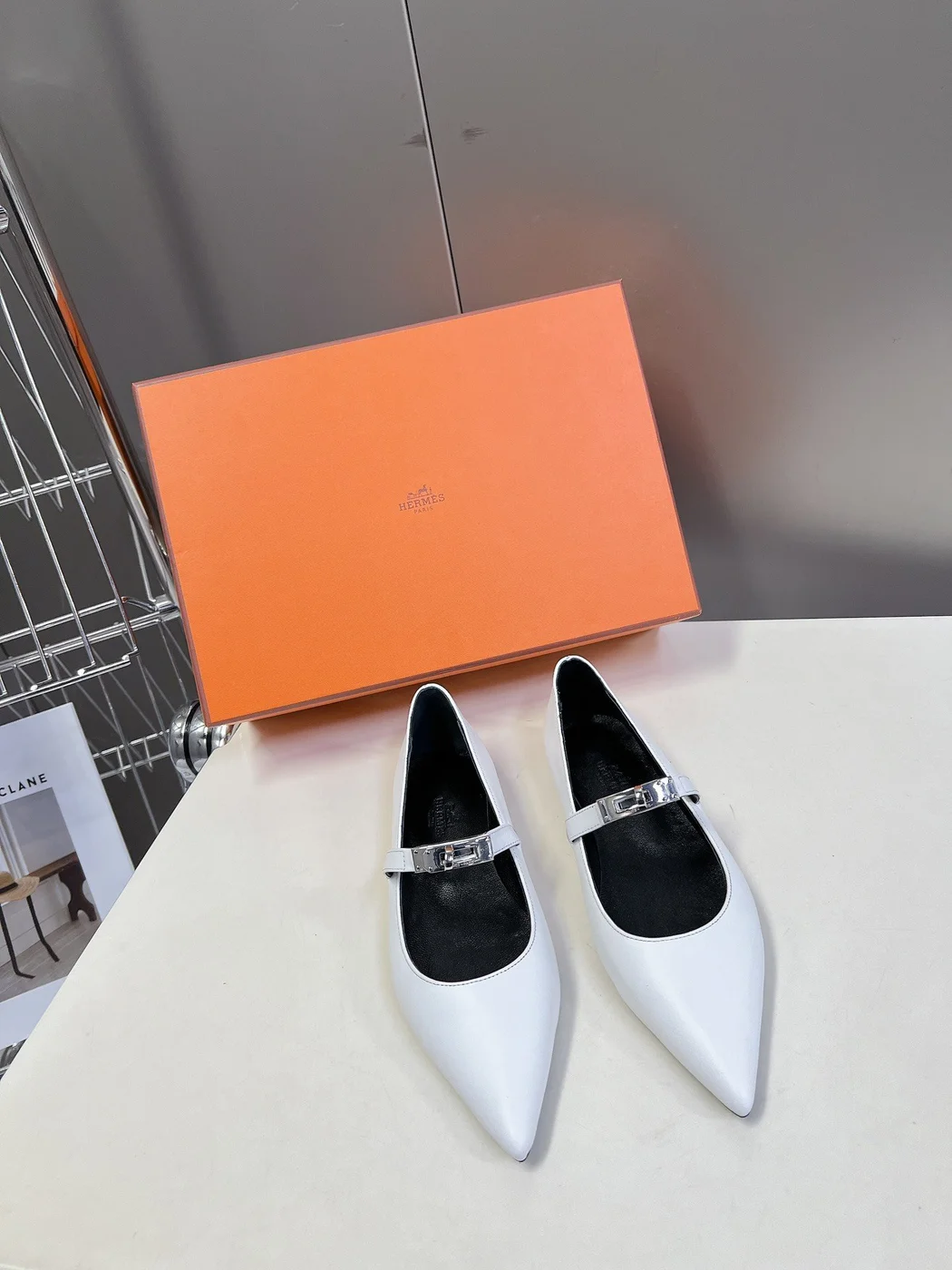 Hermès Women White Leather Pointed Mary Jane Flats product view 1
