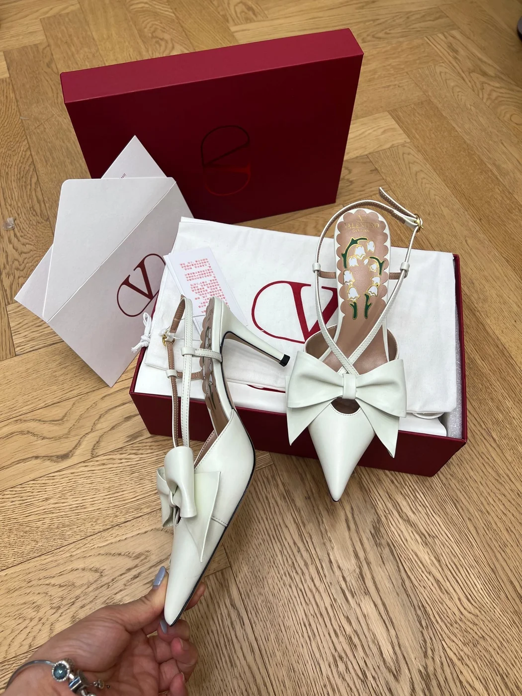 Valentino Women White Leather Bow Accent Pumps product view 2