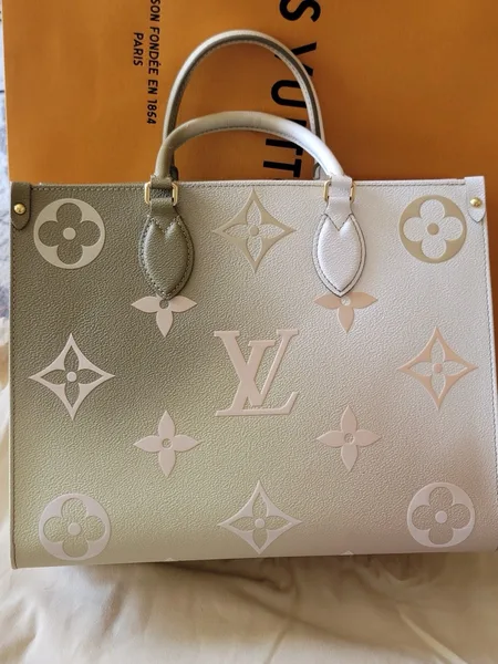 Louis Vuitton OnTheGo MM tote bag from the “Spring in the City” collection product view 2