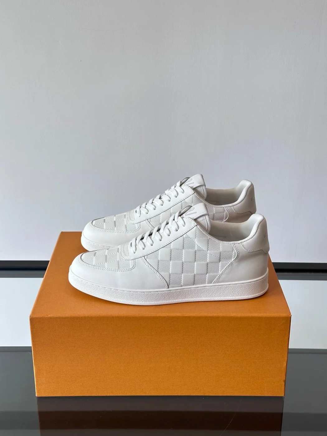 Louis Vuitton Men White Leather Sneakers product view 3