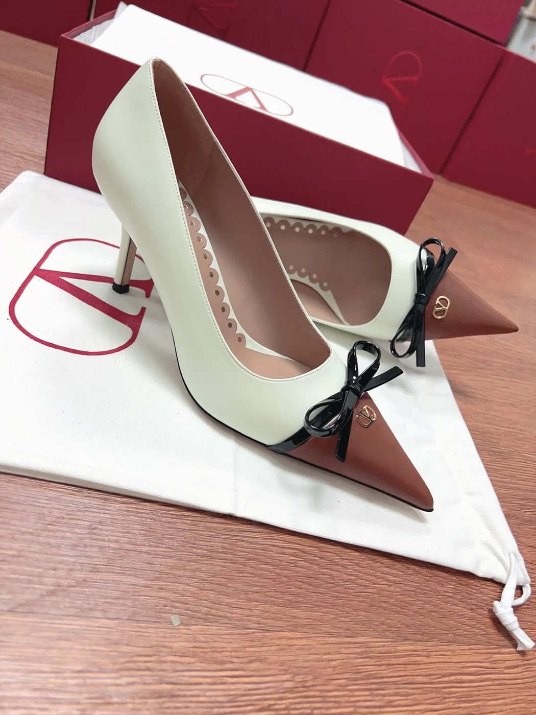 Valentino Women White Leather Brown Bow Detail Pumps product view 3