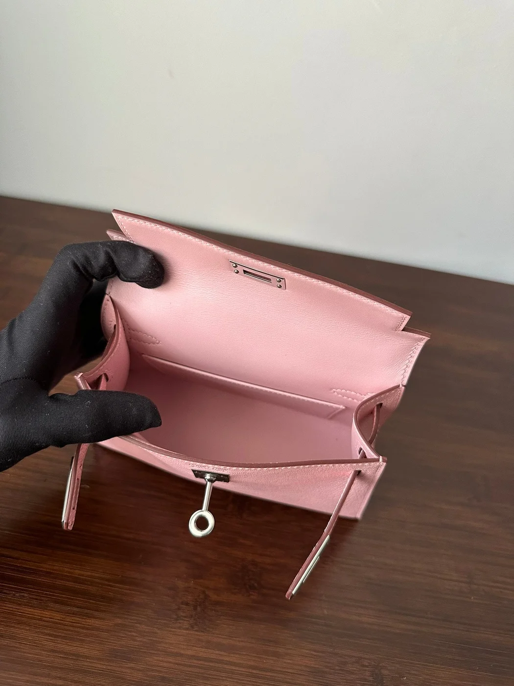 Hermès Mini Kelly 20 bag in Rose Sakura leather with silver hardware product view 5