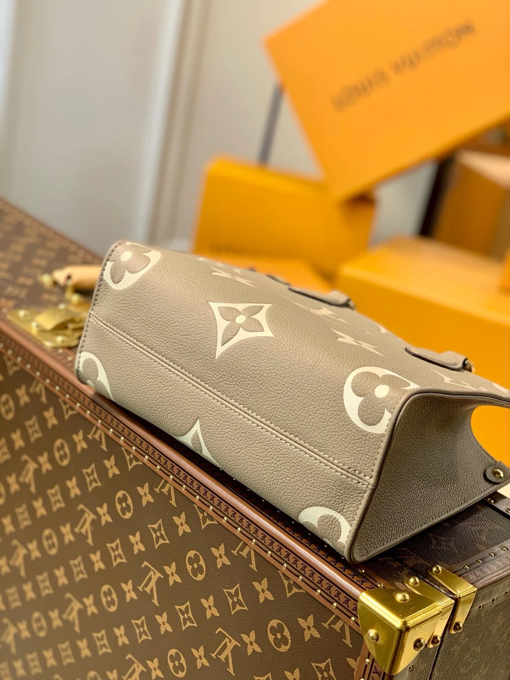 Louis Vuitton Onthego Woman’s Grey Cowhide Leather Handbags 25 cm product view 4