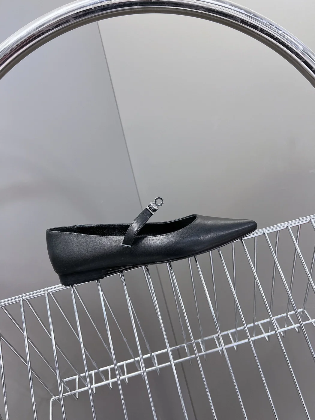 Hermès Women Black Leather Pointed Toe Flats product view 6