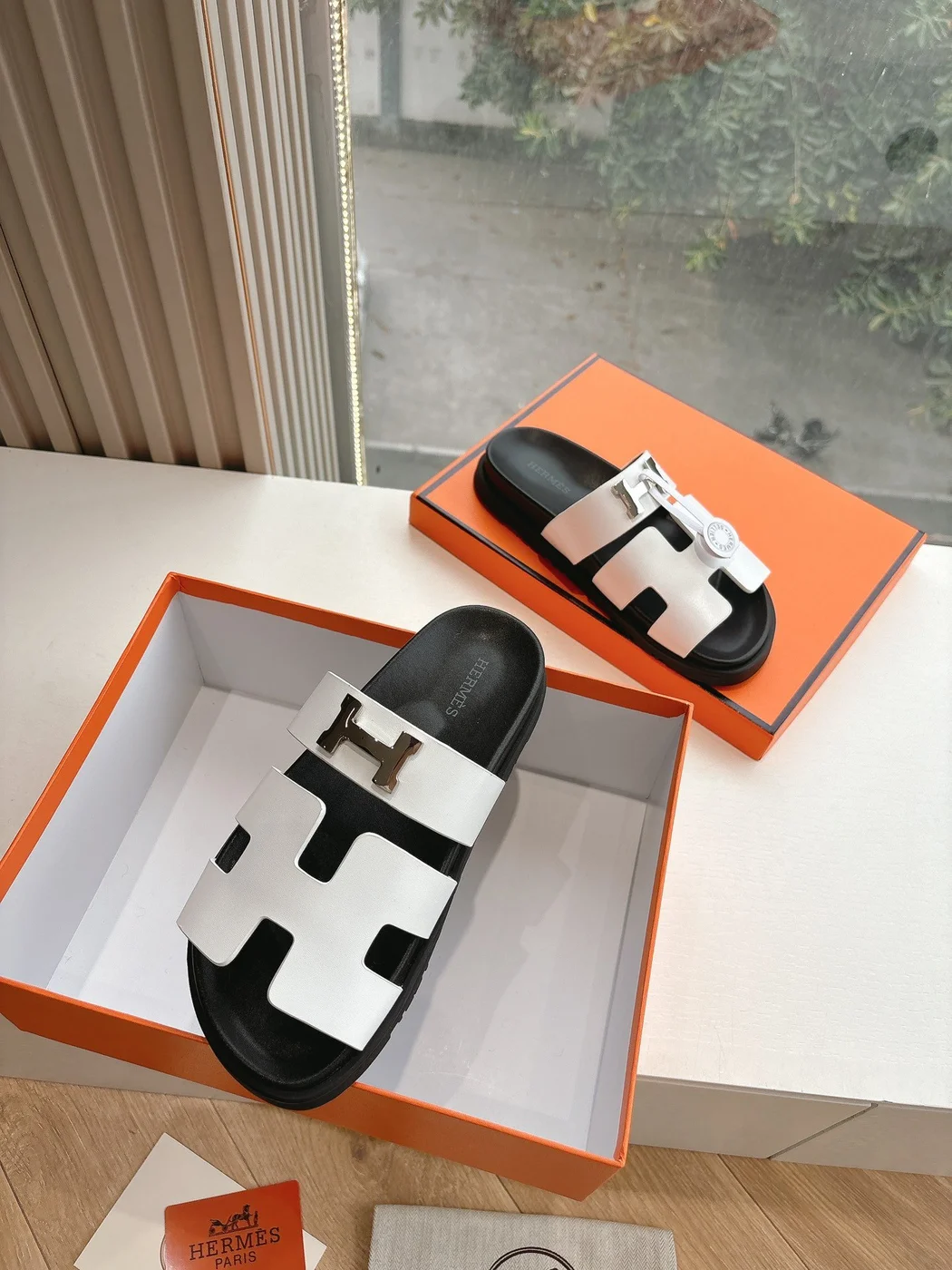 Hermès Women Designer Shoes 050 product view 4