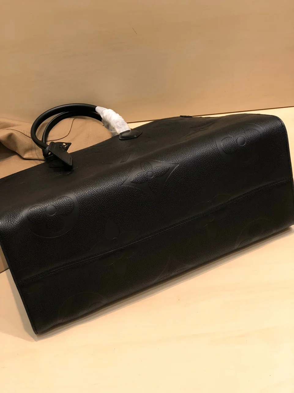 Louis Vuitton On The Go PM Tote Bag Black Handbags 35 cm product view 7