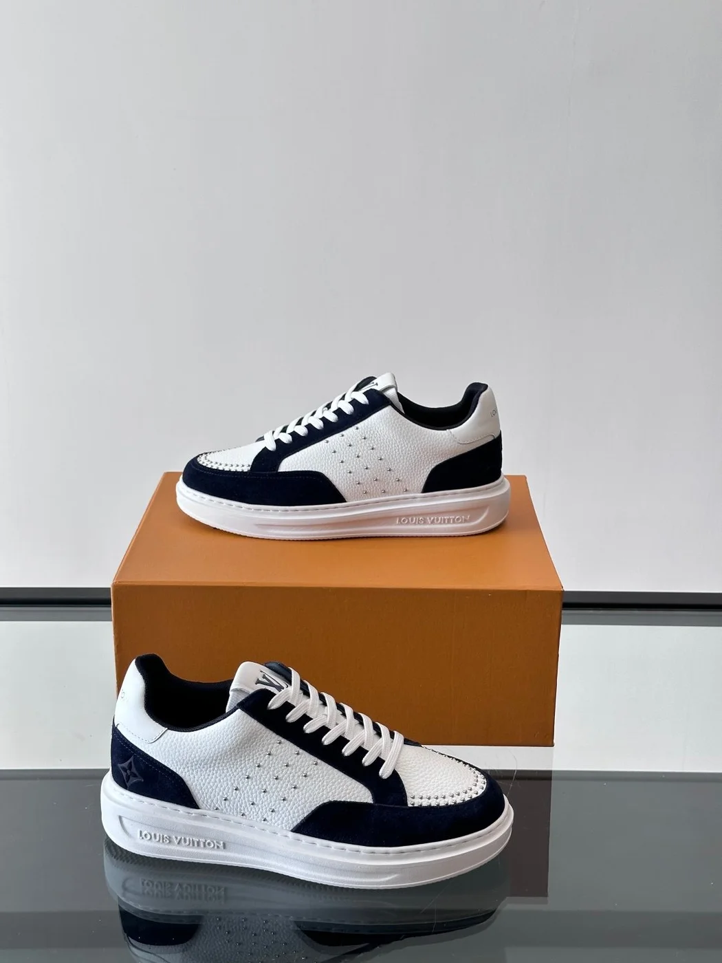 Louis Vuitton Men White Leather Suede Sneakers product view 4